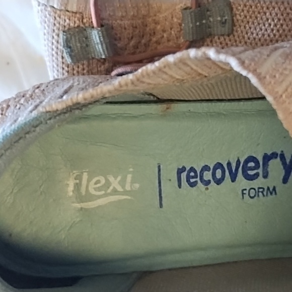 Women's size 7 Flexi foam pink And grey sneakers - Picture 2 of 4